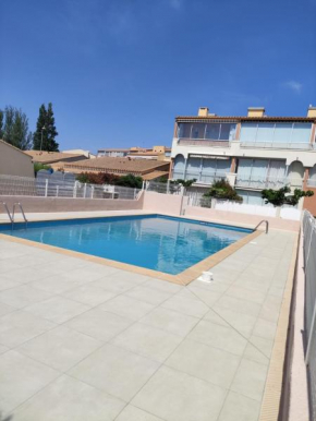 30m in a residence with POOL - near BEACH